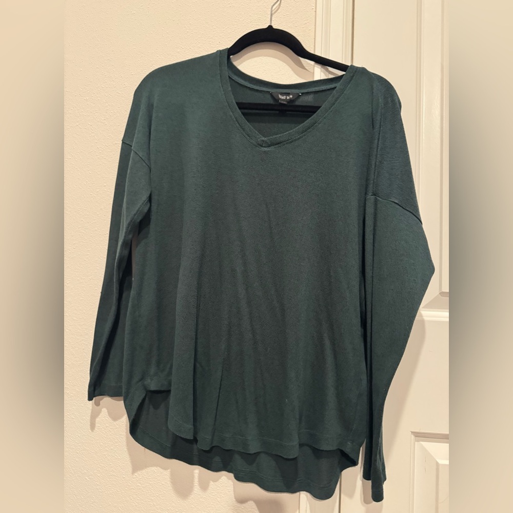 V-Neck Long Sleeve Top Size M Relaxed Fit - Picture 4 of 4